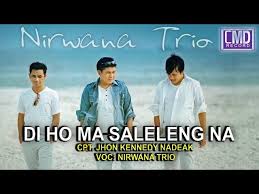 Poda ni dainang marsinggang ho inang, di lage podomanki, manangiangkon manangiangkon, manangiangkon hami gellengmon, sai dimemehon ho, angka na denggani, na gabe sulu gabe sulu, gabe sulu dingolu nami , reff: Lirik Di Ho Ma Salelengna Nirwana Trio