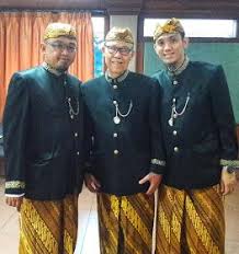 Penjelasan pakaian adat jawa barat. Sanggar Nusantara Dot Com Jakarta Sewa Baju Sunda Hub 085211711318 Sewa Baju Adat Sunda Sewa Baju Sunda Di Jakarta Mojang Jajaka Sewa Baju Adat Sund