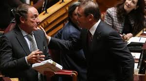 Gostava que passos coelho voltasse quem sabe se poderíamos integrar um governo, diz o candidato presidencial e líder do chega. A Direita Sentada Numa Sala A Procura De Um Lider Com Pedro Passos Coelho Na Primeira Fila Renascenca