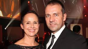 Hansi Flick, el entrenador del FC Barcelona que arrasa y logró superar un  drama con su mujer