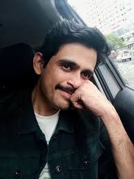 Vibining with the trend 😎🕺 This tune hits different ❤️🤟 #sameerparanjape  #artist #actor #singer #christmas #newyear #vibes #familytime  #trendingaudio #animal #arrahman