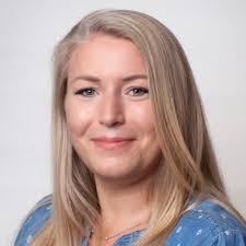 Janis Meier's Instagram, Twitter & Facebook