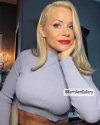 Kara Hoskins's Instagram, Twitter & Facebook