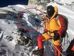 Some of the bodies have never been found, some serve as grim markers along the route, and some are only exposed years later when weather changes. How To Remove Dead Bodies From Mount Everest Mountain Planet
