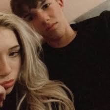 Lola King (@lolakingg_)