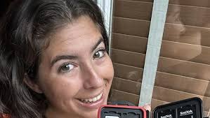 Amazon.com: Kiorafoto 6 CF Card Slots Professional Water-Resistant  Anti-Shock Compact Flash Card Holder Case Storage Compact Flash Memory Card  Protector Wallet with Carabiner : Electronics