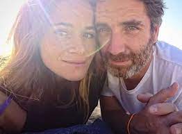 Ahora sí.son 47 años desde esta foto. Amaya Forch Le Dedica Romanticas Palabras A Su Pareja Y Bromea Ahora Ya Somos Los Dos Cuarentones Guioteca