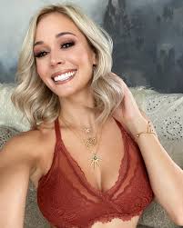 Lauren Comptons NSFW Leak Rocks The Internet! - Truth or Fiction