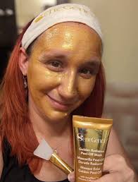 Did you know our Vanilla Collection is packed with colloidal gold? This  powerhouse ingredient helps to improve skin elasticity and gives skin a  lifted, radiant look✨