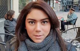 Selain minta doa, thalita juga memohon maaf ke netizen sebelum masuk postingan perdana thalita latief usai jalani operasi angkat tumor tiroid, ucap syukur sembari terbaring lemas. Thalita Latief Ogah Tambah Momongan Ini Alasannya