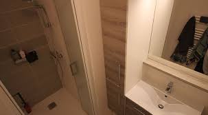 Nos idées déco, meubles, accessoires et pour aménager une salle de bain avec douche, baignoire, rangement, mansardée ou en longueur. 6 Idees D Amenagement Pour Petites Et Tres Petites Salle De Bain Atlantic Bain