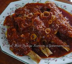Masak sambal hingga air menyusut dan sambal menjadi kental. Sinar Kehidupanku Sambal Ikan Bunga Kantan