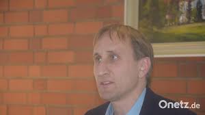 Professor Michael Sterner gibt Antworten auf Fragen der Etzenrichter zum  geplanten Batteriespeicher