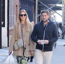 How tall is whitney port from the hills? Hills Star Whitney Port Engaged