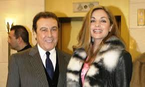 Σχεδον αγνωριστοσ σε ταβερνα με την αντζελα γκερεκου. H Apisteyth Mpoyka Toy Tolh Boskopoyloy Apodytiriakias Gr