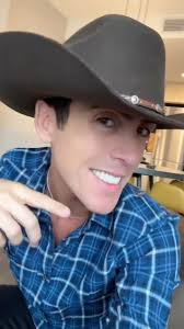 Shake it for the 🐦 🐝 🐟💧🦗🦝🐿️🌙💃🏻