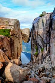 The rock is over 3,280 feet (1,000. Norwegen Der Eingeklemmte Kjeragbolten