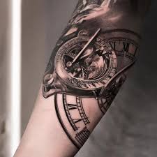 Tatouage homme bras horloge les tatouages effectués sur le thème homme bras horloge englobent généralement des similitudes, les réalisations de. Tatouage Horloge Avant Bras Homme Tatouage Idee Cool Arm Tattoos Tattoo Designs Men Arm Tattoos For Guys