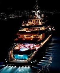 Un Yacht De Luxe Qui Fait Rever Les Plus Beaux Bateaux Sur Pinterest Il Faut Un Gros Budget Pour S Acheter Un Bateaux De Luxe Yacht De Luxe Vacances De Reve