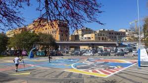 Roma centro, san lorenzo viale dello scalo san lorenzo vendesi appartamento ottimo come investimento o come uso personale, composto da ingresso, corridoio, ampia camera, cucina abitabile. Street Art Il Campo Di Basket Di San Lorenzo Rinasce Grazie A Piskv La Repubblica