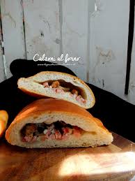 I calzoni al forno sono perfetti da gustare per cena, come piatto unico, magari accompagnati da una bella insalata oppure per una merenda gustosa tra amici. La Pasticceria Di Chico Calzoni Al Forno