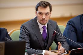 Медійно активний, в тому числі відомий завдяки публічному просуванню ініціатив дружина, людмила рябчинська, працює у го фонд підтримки реформ в україні та консалтинговій agriteam canada, де якийсь час працював і сам міністр. Prem Yer Ministr Ukrayini Zaklikav Vidstoroniti Kerivnika Teritorialnogo Upravlinnya Derzhlisagentstva Kabinet Ministriv Ukrayini