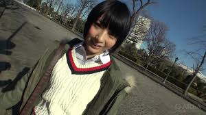 20歳の専門学生みくちゃんが薄暗い部屋でおっさんのベロチューにエロ顔 マスタベ