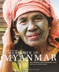 Myanmar menschen / ein buddhistischer monch die menschen fotos auf seinem tablettcomputer yangon myanmar burma asien stockfotografie al. Menschen In Myanmar Die Wurde Des Augenblicks I Jetzt Online Kaufen