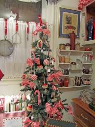 What to decorate with christmas decorations? Gatsbys Gardens Ebenezer S A Gem In A Perfect Setting Christmas Kitchen Christmas Decorations Country Christmas