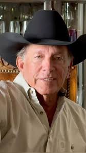 I can't speak, so my eyes have to say everything 💔