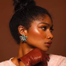 L U X E —————————————————————— So I guess I have a teamy team now ☺️. Just  a little something to say hey. Swipe For More ⬅️ ——————————————————————  Model: @the_pseudovegan MUA: @kaylijeanmua Stylist: @necessari Wardrobe:  @offthebrim Studio: @vision_haus