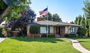 133 Raylow Avenue Manteca Ca 95337 Www Thelorisandcompany Com Local Real Estate Outdoor Decor Real Estate Marketing