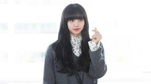 Februar 2018 steht lisas erste . Blackpink Lisa S Elegant Take On Spring Fashion With Her Recent Airport Outfit Inkistyle