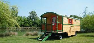 la roulotte des coquelicots les roulottes des hayes une roulotte maison mini maison