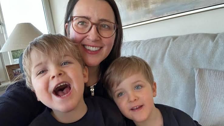 Inspirational mother Kim Borthwick who shared brain cancer battle will be 'forever missed' - BBC News