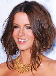 Couper Ses Cheveux Longs Pourquoi Pas Le Carre Plongeant Coupe De Cheveux Coupe De Cheveux Original Cheveux