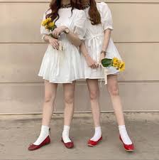 いいね 2 767件 コメント0件 meryさん mery jp のinstagramアカウント ライブ には 双子コーデで参戦して目立っちゃおう こちらは 白ワンピースに赤いバレエシューズを合わせたガーリーな双子コーデです ぜひ参考 dresses flower girl dresses outfits