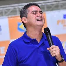 Em nota, o prefeito david almeida disse estar profundamente indignado com a atuação ilegal e arbitrária do mp e informou de manaus (veja lista abaixo); Ex Motorista David Almeida Alterna Estilo Explosivo Com Canticos E Oracoes 27 11 2020 Uol Eleicoes