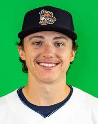 Logan Davidson's Instagram, Twitter & Facebook