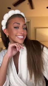 Mia Lyons's Instagram, Twitter & Facebook