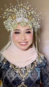 Beautiful bride 🥰 @dila.razak_ . Manis je senyumanyaa. Tqsm hire akak  since tunang lagi. dan hire pula untuk sanding dan touchup bertandang.🥹🥰  . Alhamdulillah semua dipermudahkan🤲🏻😍, Bridal ...