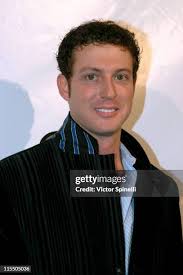 87 photos et images haute résolution de Victor Beck