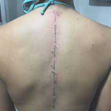 Tatuagens Escritas Trechos E Frases Para Inspirar Sua Tattoo Dicas De Mulher O ator tem uma tatuagem com os dizeres yolo, na mão direita. tatuagens escritas trechos e frases