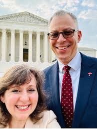 Lynne Barringer's Instagram, Twitter & Facebook