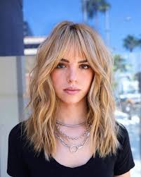 Acconciature capelli mossi autunno inverno 2021 2022: Tagli Capelli Scalati 2021 Il Taglio Che Non Passa Mai Di Moda Archzine It