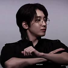 Matthew Milla's Instagram, Twitter & Facebook