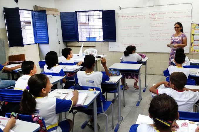 Resultado de imagem para escola"
