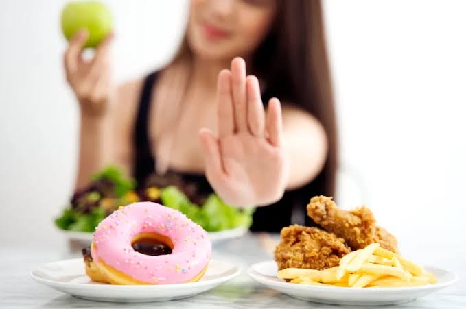 Nằm lòng” 10 cách giảm đầy hơi để tránh khó chịu sau khi ăn uống