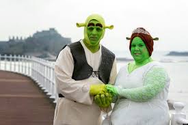 Photos This Shrek Themed Wedding Is Intense Movie Theme Wedding Funny Wedding Vows Wedding Quotes Funny