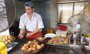 Fundamentally a full breakfast, this dish typically features bacon, eggs, sausages, and an assortment of cooked dishes such as the typical baked beans, hash browns and sauteed mushrooms. 16 Legendary Local Food In Johor Bahru That You Wouldn T Know If You Don T Have Local Friends